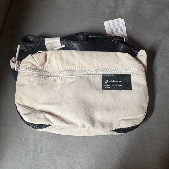 Lululemon Athletica Clean Lines Belt Bag 2L white Opal NEW WITH TAG - Picture 1 of 7